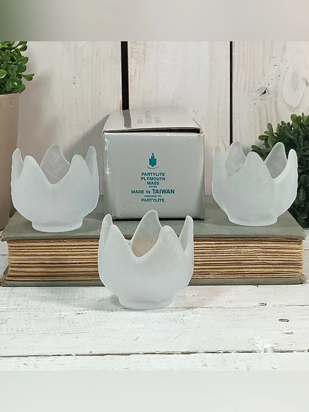 PartyLite Frosted Lotus Tulip Tea Light Candle Holders - Picture 2 of 11